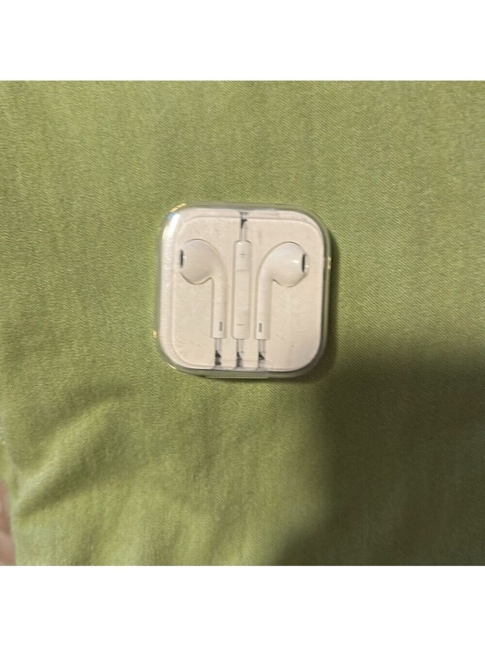 New Genuine Apple Wired Earphones. Lightening Connector and Built in Microphone
